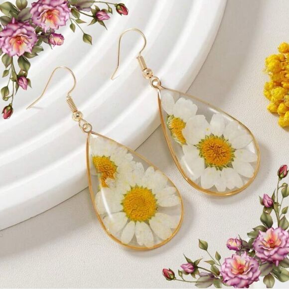 Bohemian Real Dry Drop-Shaped White Flower Earrings - Picture 12 of 12